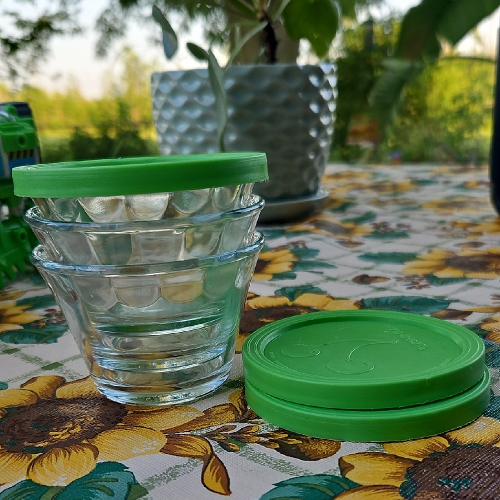 PYR-O-REY Mexico clear glass ramekin. Custard cup. Thumbprint pattern on edge.